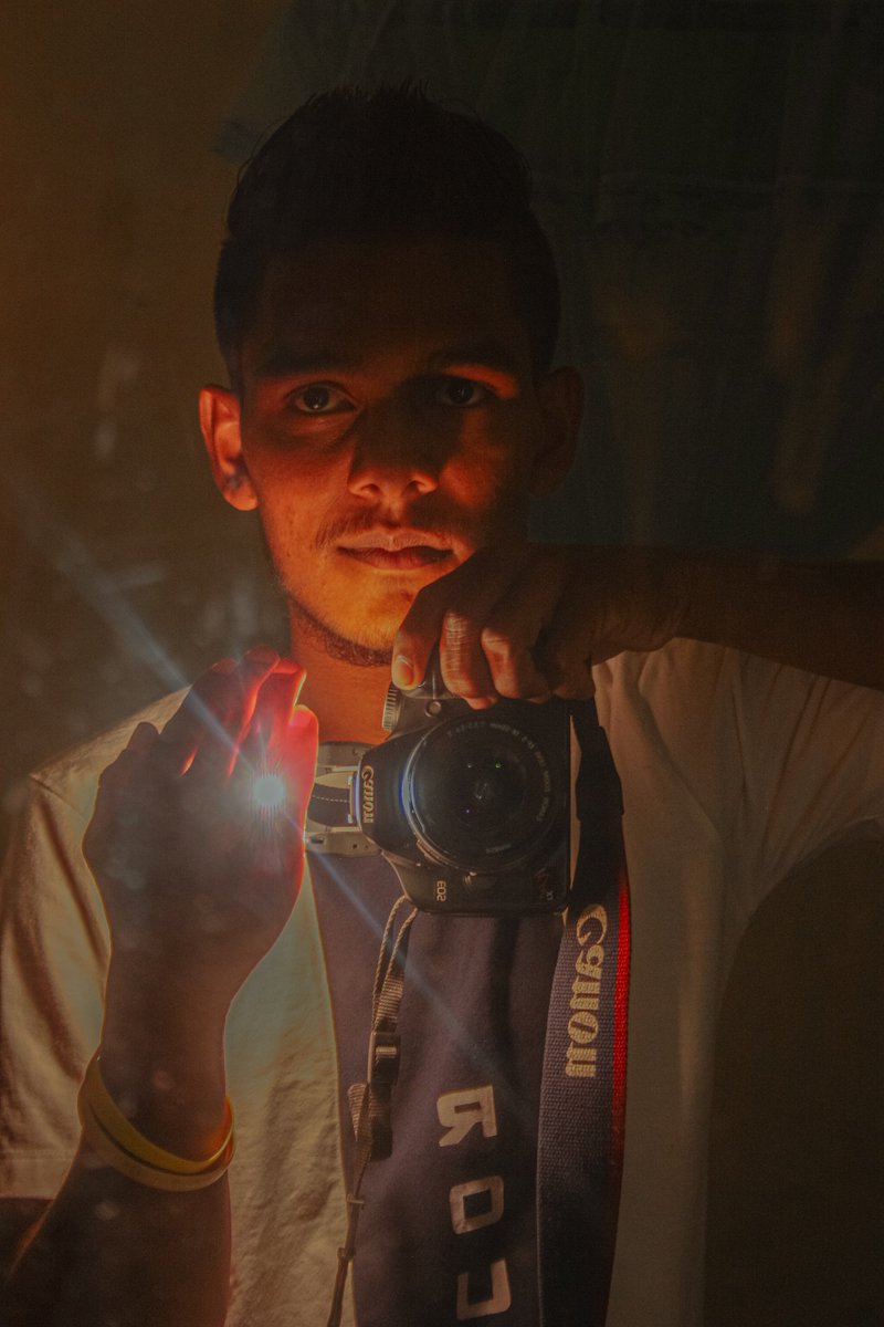 kavee_boy_2's tweet photo. කෙල්ලෙක් ඕනි නම් සල්ලි හම්බකරපන්, යාලුවෝ ඕනි නම් camer එකක් ගනින්....😹💔👋 https://t.co/2El8InzzsT