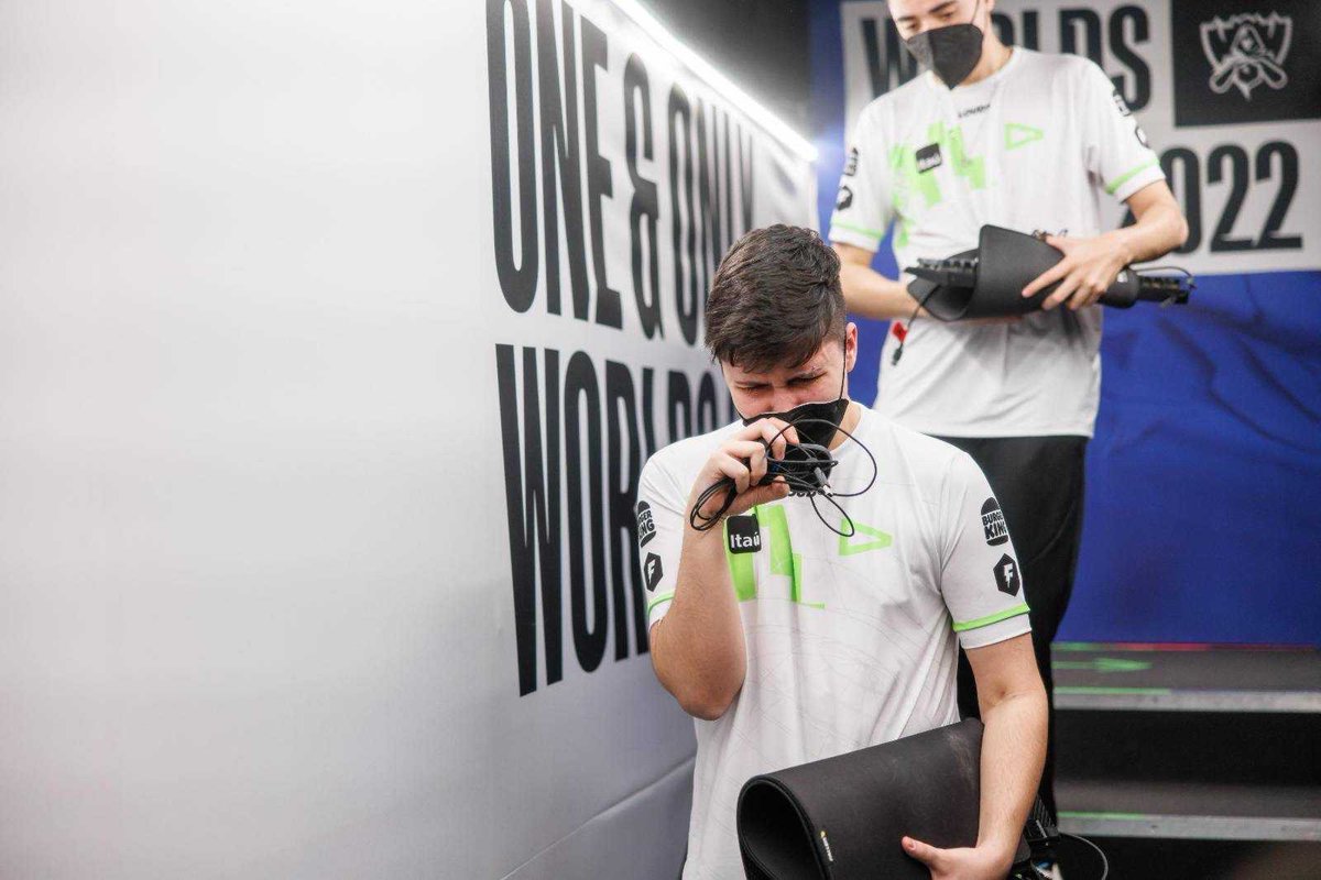 lolesports's tweet photo. 💔 https://t.co/aN4eBgr8ar