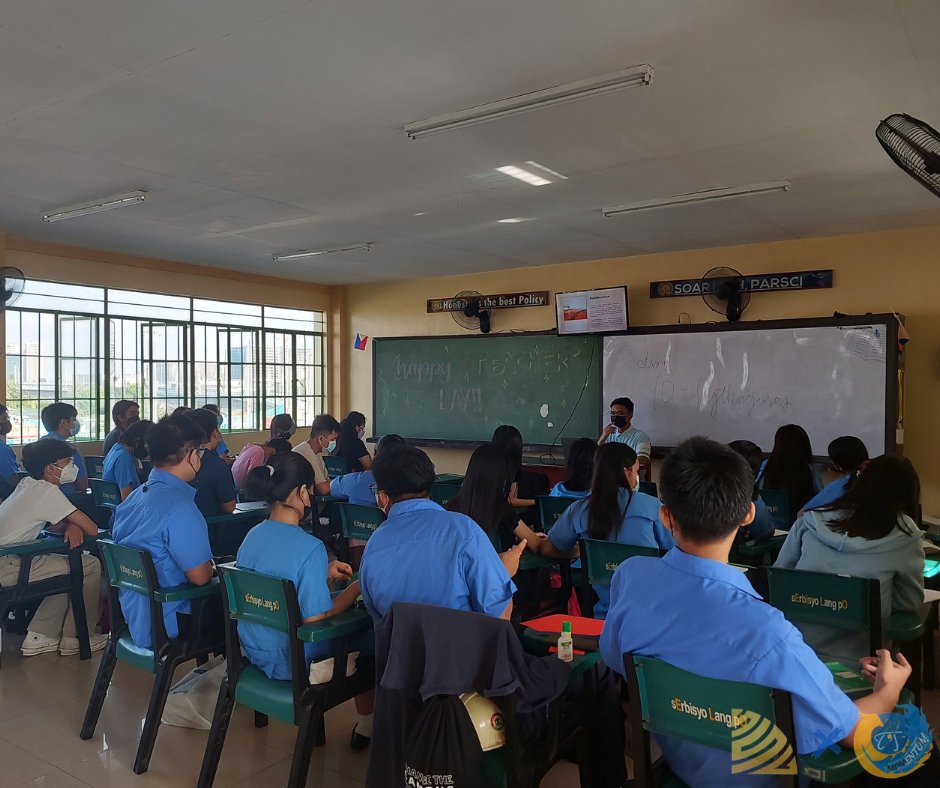 _TheMomentum's tweet photo. 👩‍🏫 LITTLE TEACHERS IN ACTION
As part of the school-based celebration of World Teachers' Day, in cooperation with the Supreme Student Government, selected senior high school students act as "little teachers" as they take over the classes of ParSci's hardworking educators. https://t.co/U3uaZIQgJe
