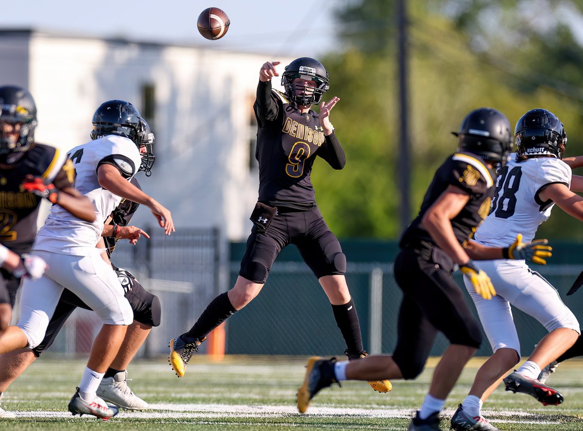 axel_mitchell_'s tweet photo. Freshman Year 🐝 https://t.co/q90DA7Sx2F