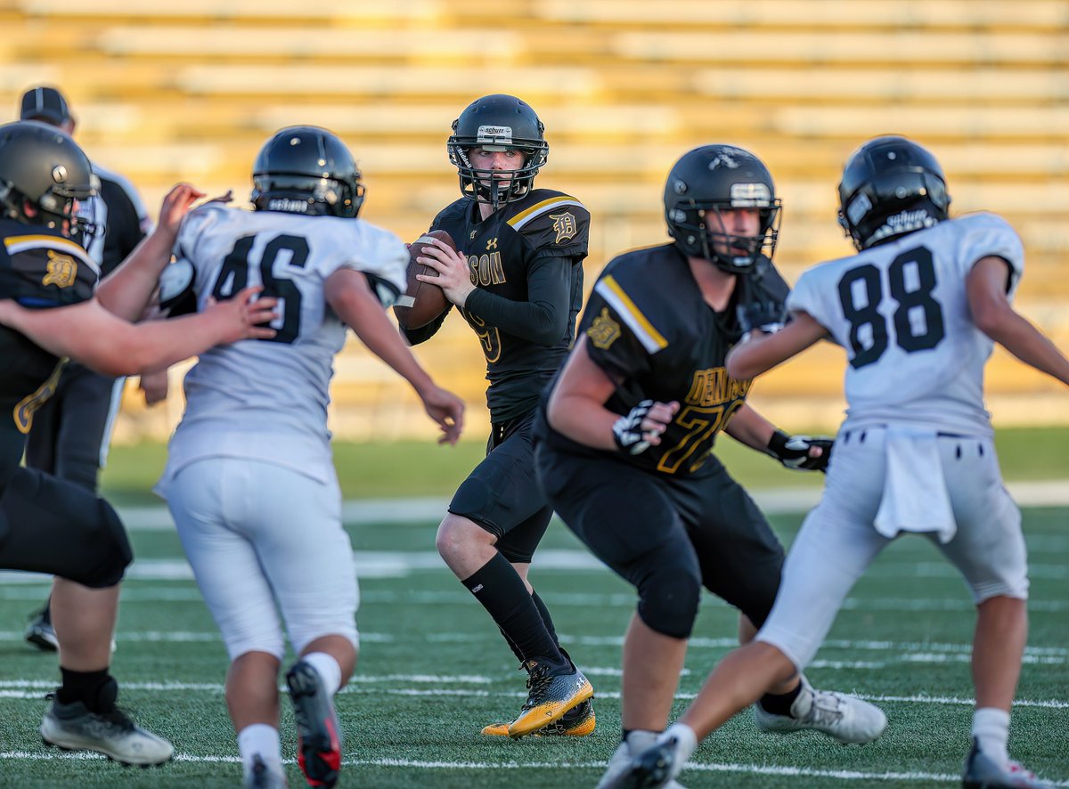 axel_mitchell_'s tweet photo. Freshman Year 🐝 https://t.co/q90DA7Sx2F