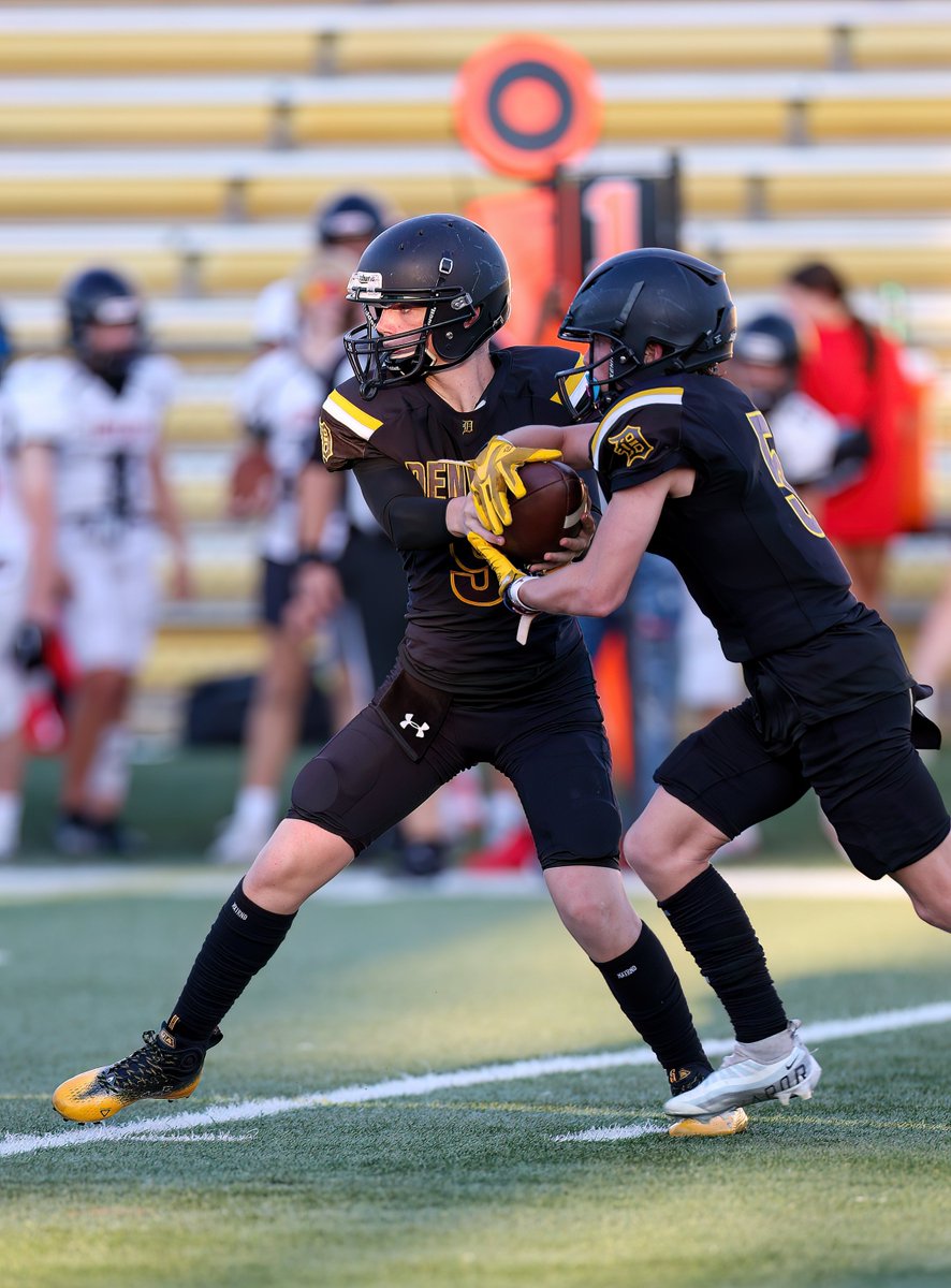axel_mitchell_'s tweet photo. Freshman Year 🐝 https://t.co/q90DA7Sx2F