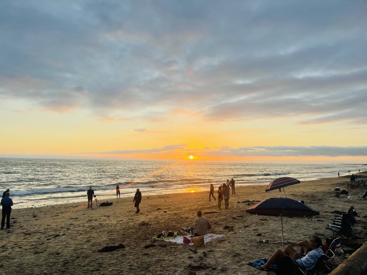 ChristineCaine's tweet photo. Watching the sunset is one of my favorite things. I do it as often as possible. https://t.co/8cKxkUYUzX