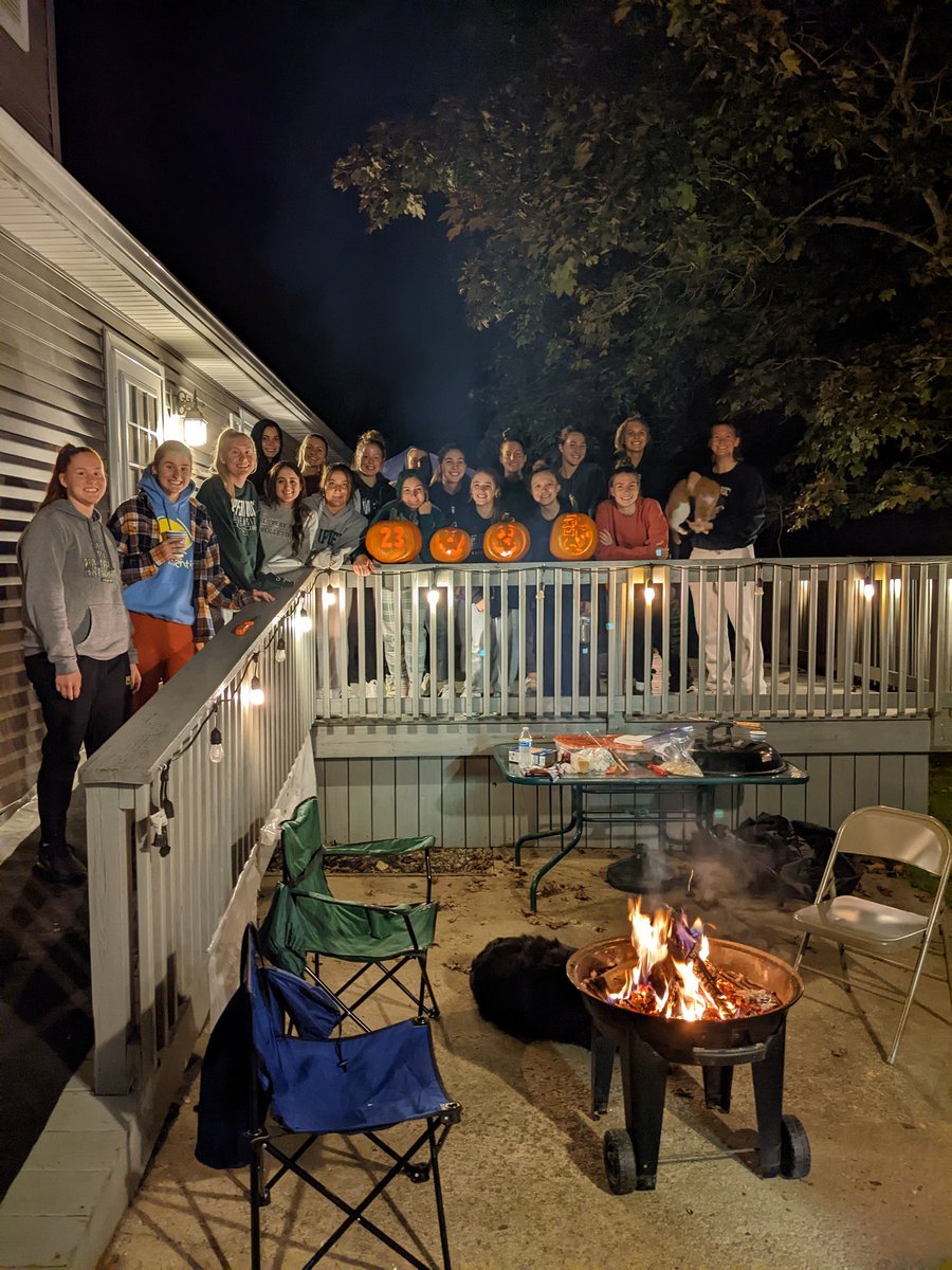 Slippery_RockVB's tweet photo. Great pumpkin carving 🎃 night tonight with RockVB 😁 https://t.co/WMCci5ZuGr