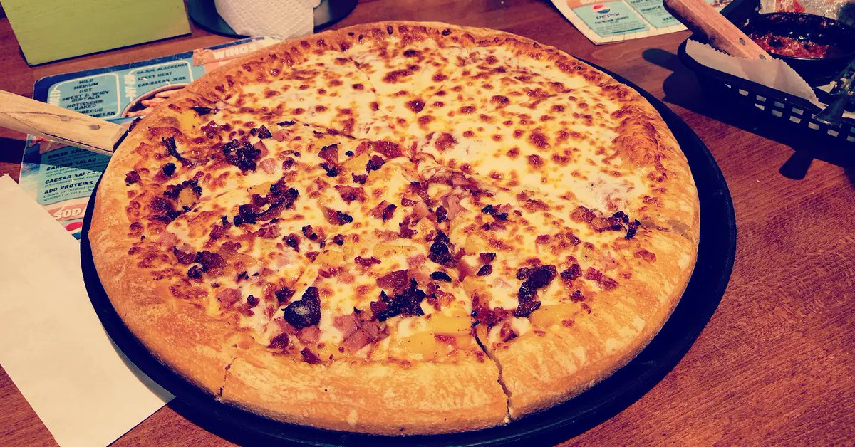 RadTalkinRex's tweet photo. Smells so good! Imma eat it ALL!

#furry #furryfandom #fursona #fursuit #fursuiter #goodtimes #havingfun #havingablast #havingagoodtime #florida #pizza #food #goodeats #delicious #exploring #crosscountry #traveling #travel https://t.co/H4W8y42Oy0