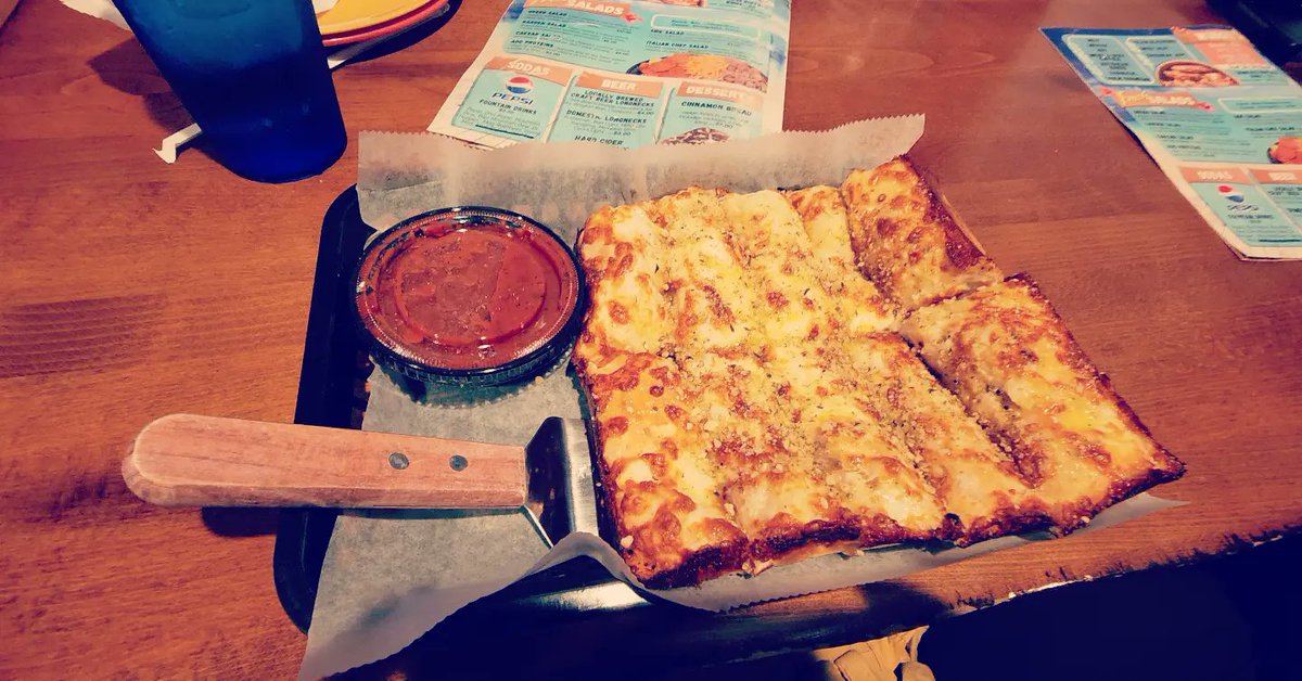 RadTalkinRex's tweet photo. Smells so good! Imma eat it ALL!

#furry #furryfandom #fursona #fursuit #fursuiter #goodtimes #havingfun #havingablast #havingagoodtime #florida #pizza #food #goodeats #delicious #exploring #crosscountry #traveling #travel https://t.co/H4W8y42Oy0