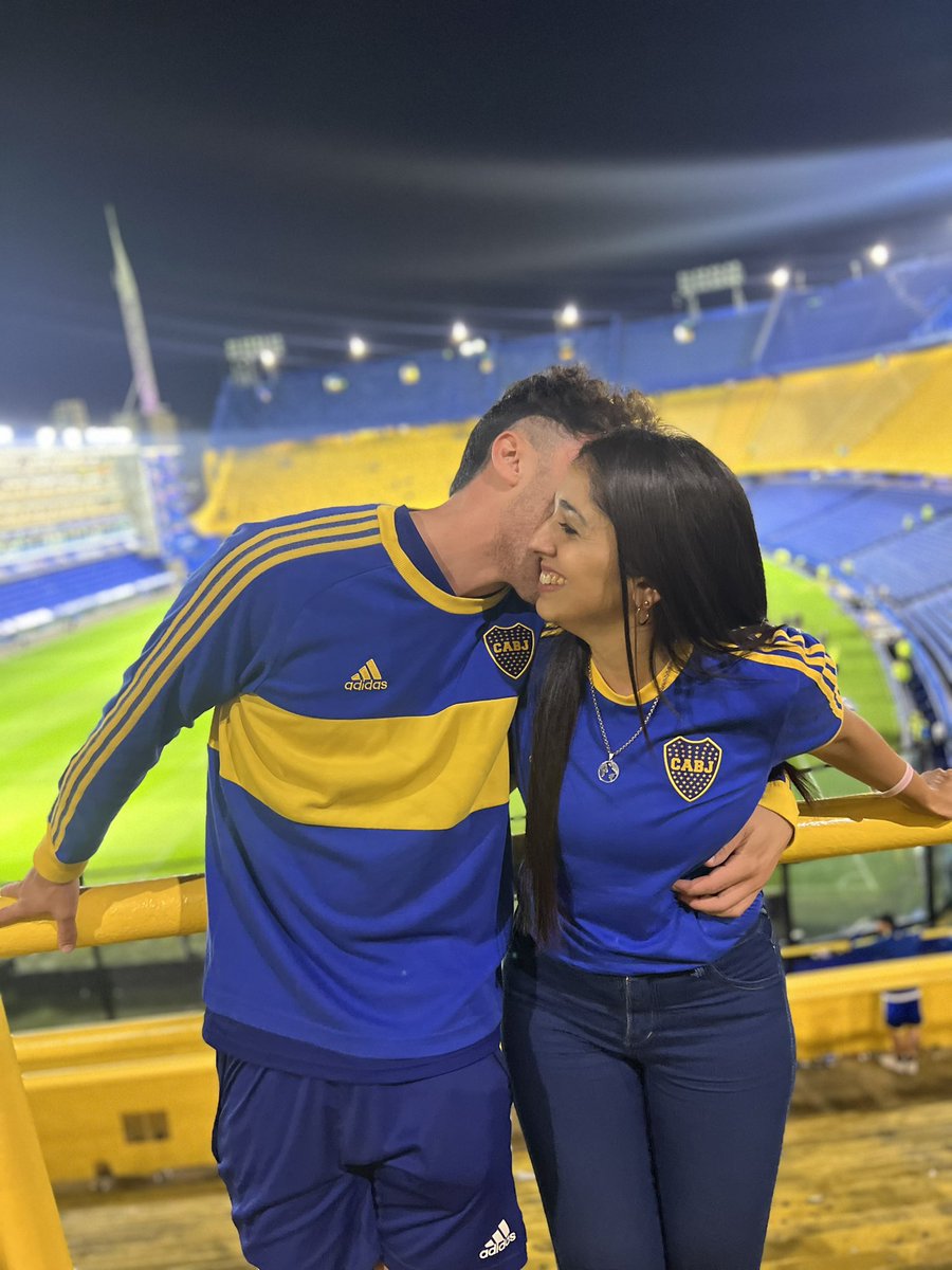 Teooo12's tweet photo. Imaginate compartir tu estilo de vida con tu persona favorita😍💙💛💙 https://t.co/uVTb6KC6yF