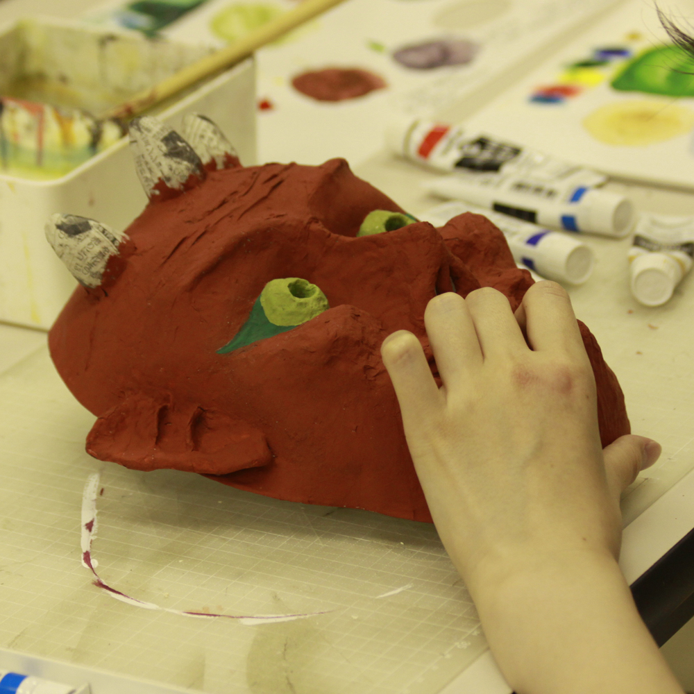 asu_nkc's tweet photo. 【#地域連携 #作品展】
10/24(月)から本学 言語・情報教育センターにて、「#鬼面工房展」を開催します。外部から依頼を受け制作した鬼面です。是非、お越しください。
▼鬼面工房展
会期:10/24(月)~30(日)
会場:言語・情報共育センター(#PLASU) 言語ラボA
#観覧無料 #どなたでもOK
#愛知産業大学 https://t.co/dNtC1OFUot