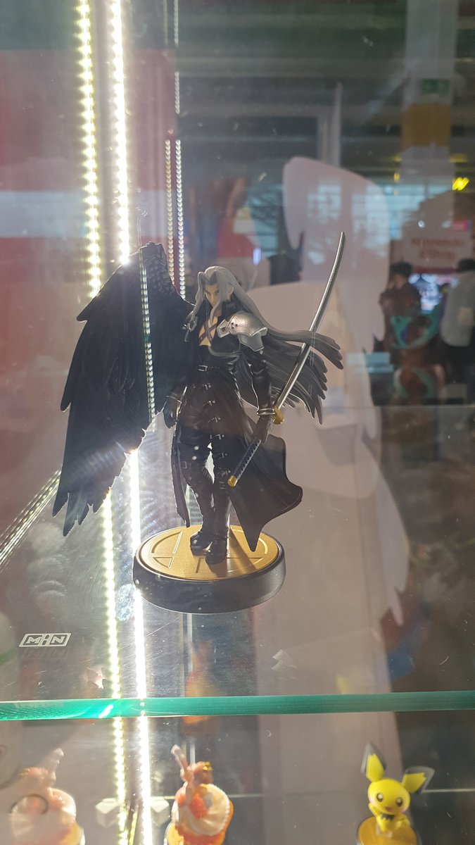 Here's your very first look at the upcoming Sephiroth amiibo! 

nintendowire.com/news/2022/10/0…