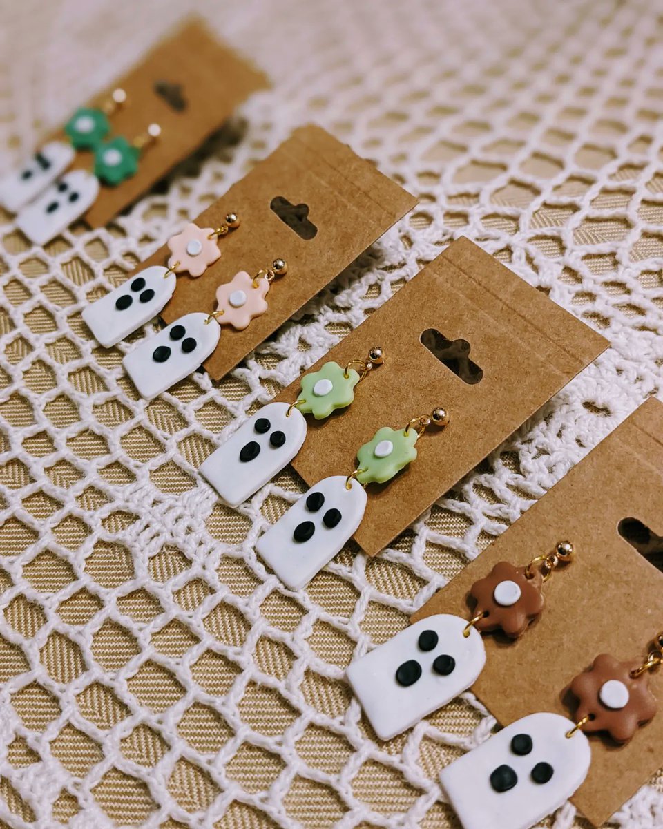 🤍NEW! Flower Ghost Stud Earrings🤍
Check out my shop xoxo 
ᴇᴛsʏ: etsy.com/shop/GracesCre…