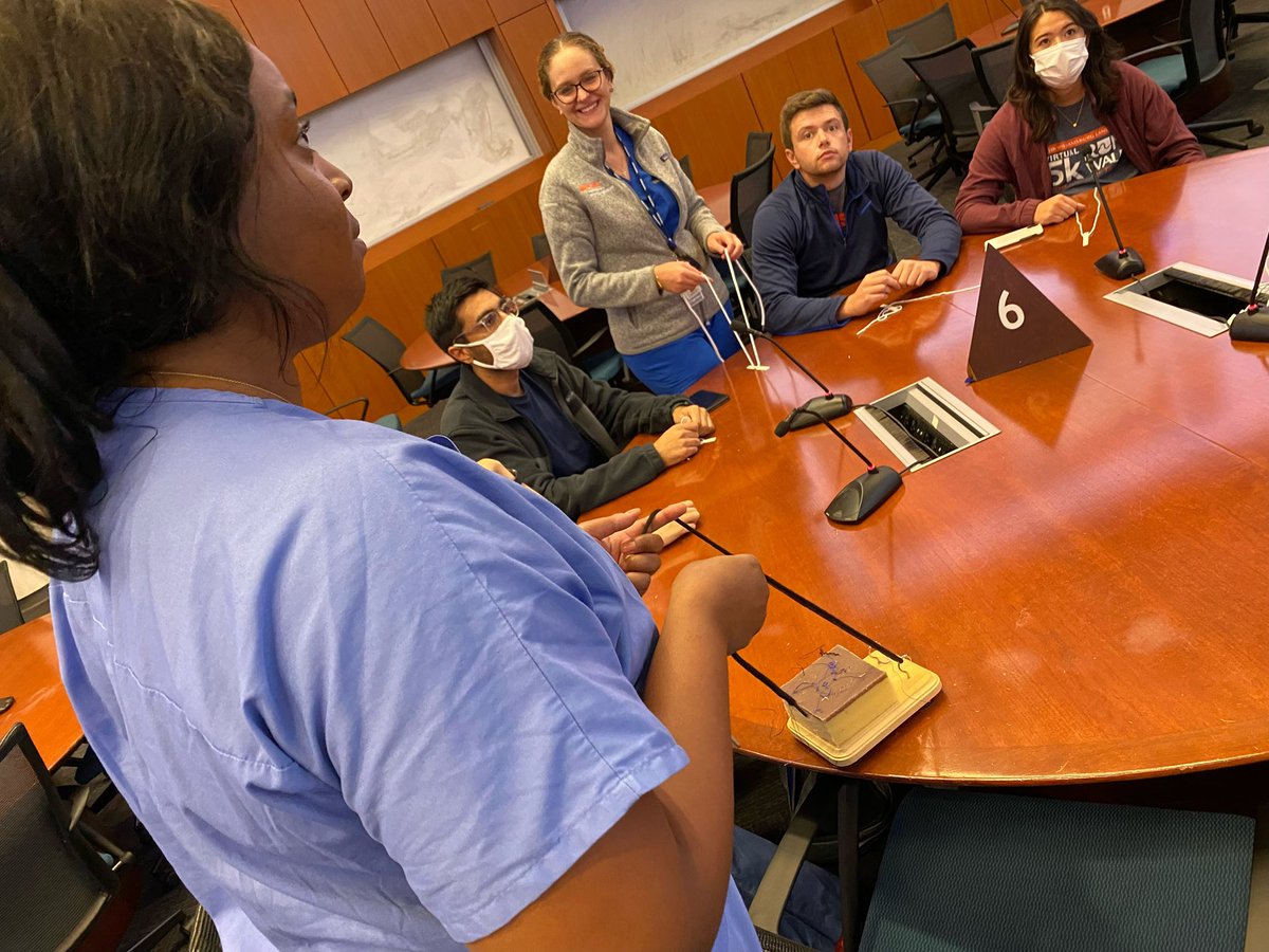 maddysroufe_med's tweet photo. Had a fantastic time working with UVA AWS tonight at our first (of many) knot tying sessions of the year! Excited for these students (hopefully future surgeons 🤞) to shine on the wards! #medtwitter https://t.co/iK4HkPgEx9