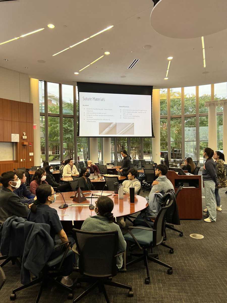 maddysroufe_med's tweet photo. Had a fantastic time working with UVA AWS tonight at our first (of many) knot tying sessions of the year! Excited for these students (hopefully future surgeons 🤞) to shine on the wards! #medtwitter https://t.co/iK4HkPgEx9