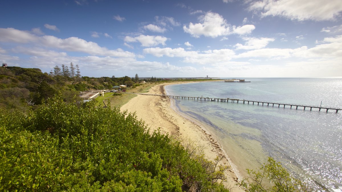 📣 #Queenscliff & #StLeonards locals. We're running a controlled exercise (4 – 6 Oct) to practice responding to a marine pollution incident. Please be aware that boats & aviation may be present. There will be no impacts to safety or the environment: bit.ly/3CcALDV