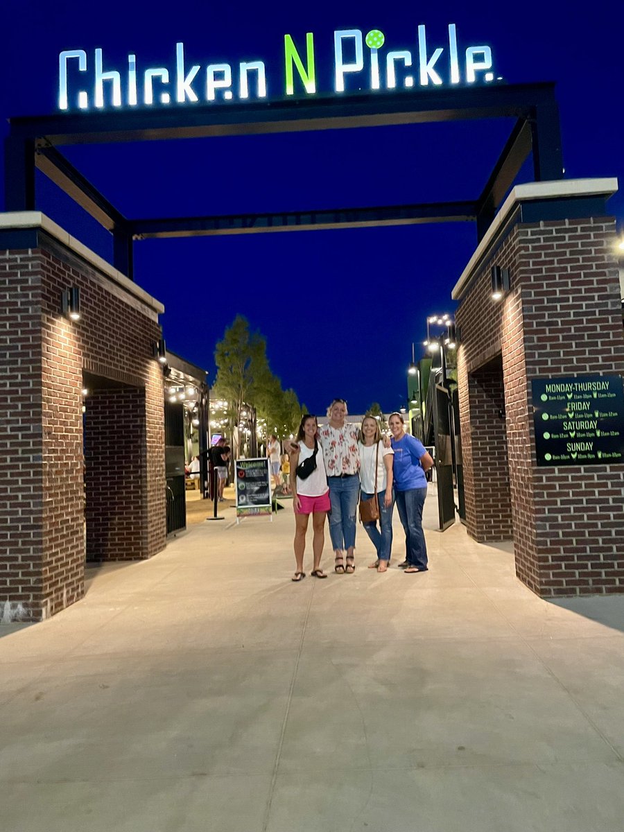 Melanie Lynch tweet media