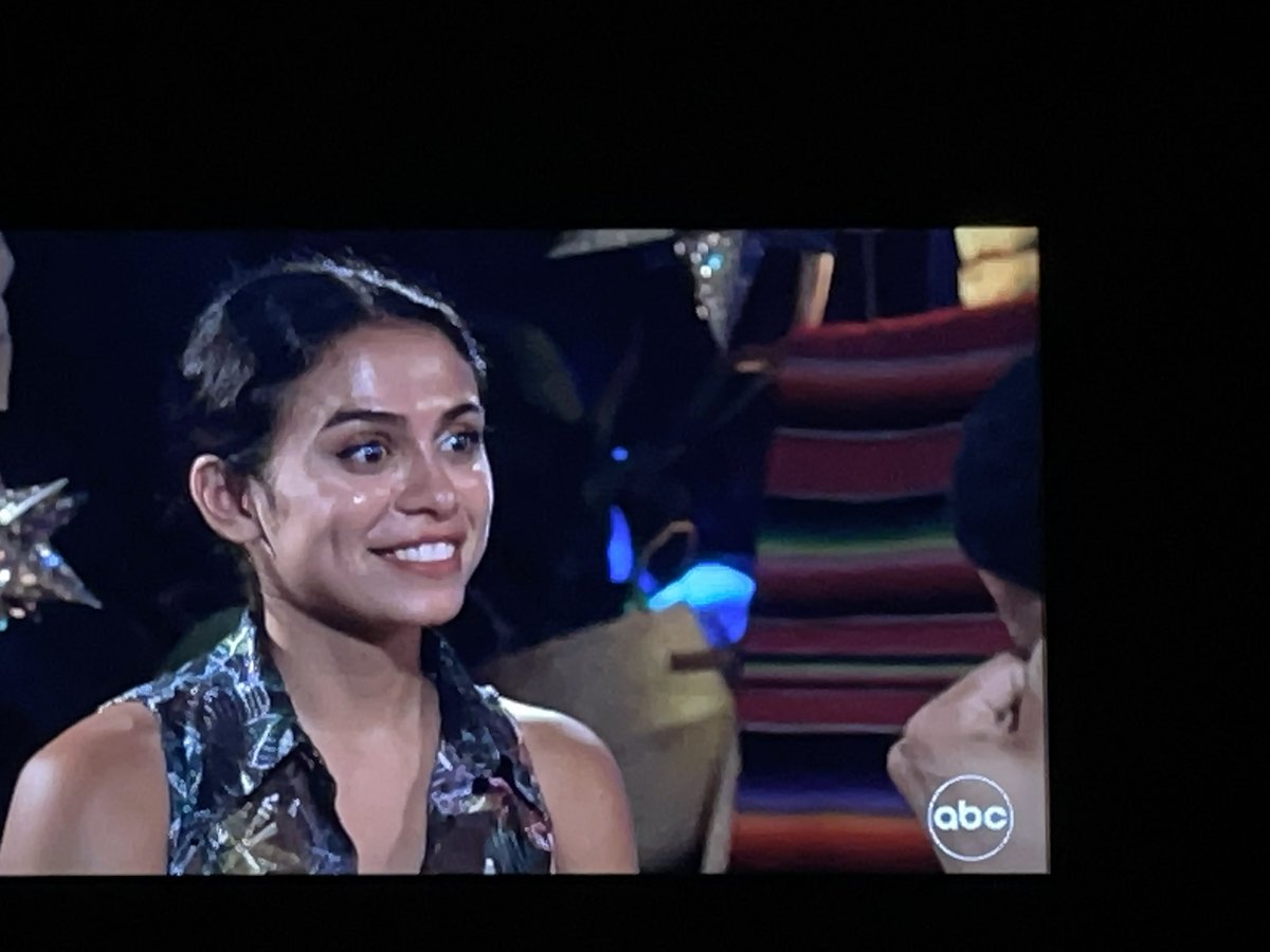 MAKintosh_2019's tweet photo. Romeo saw THIS face and thought lemme go in for a kiss #BachelorInParadise https://t.co/5wph4Nej7u