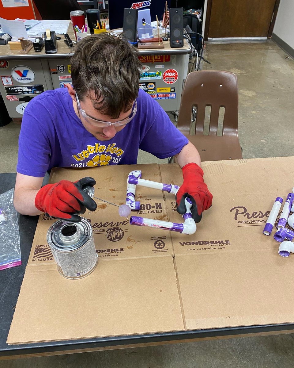 MrZweep's tweet photo. Lots of learning opportunities for these Lions in the shop. Keep up the good work. #lpslions #pride_purple #cementcity #ne_sts #NeCareered #teachsts #shopclass #itisagreatdaytobeashopteacher #necte #iloveps #nelovesps https://t.co/MoezidAPwC