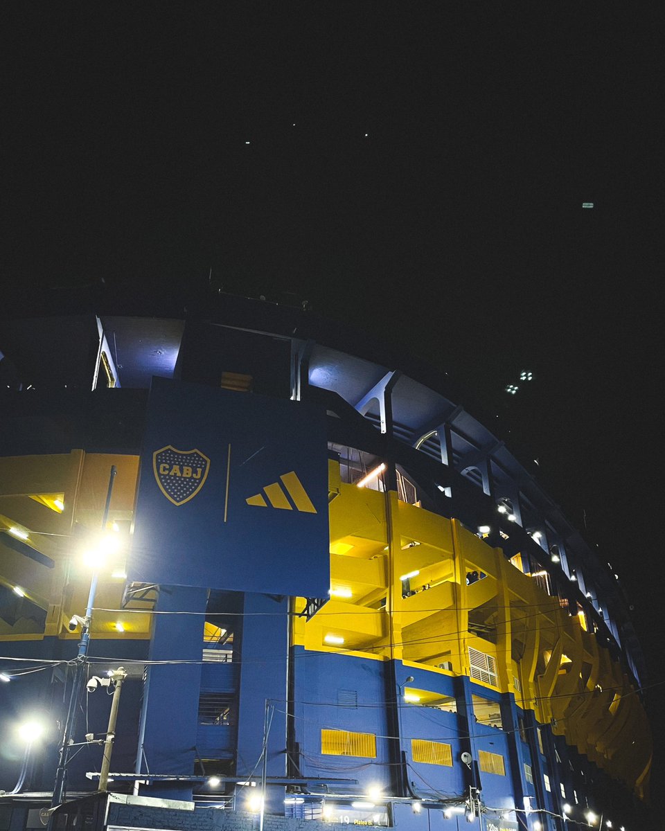 BocaJrsOficial's tweet photo. Ya te extrañamos 💙💛💙 https://t.co/OTJlo0rIya