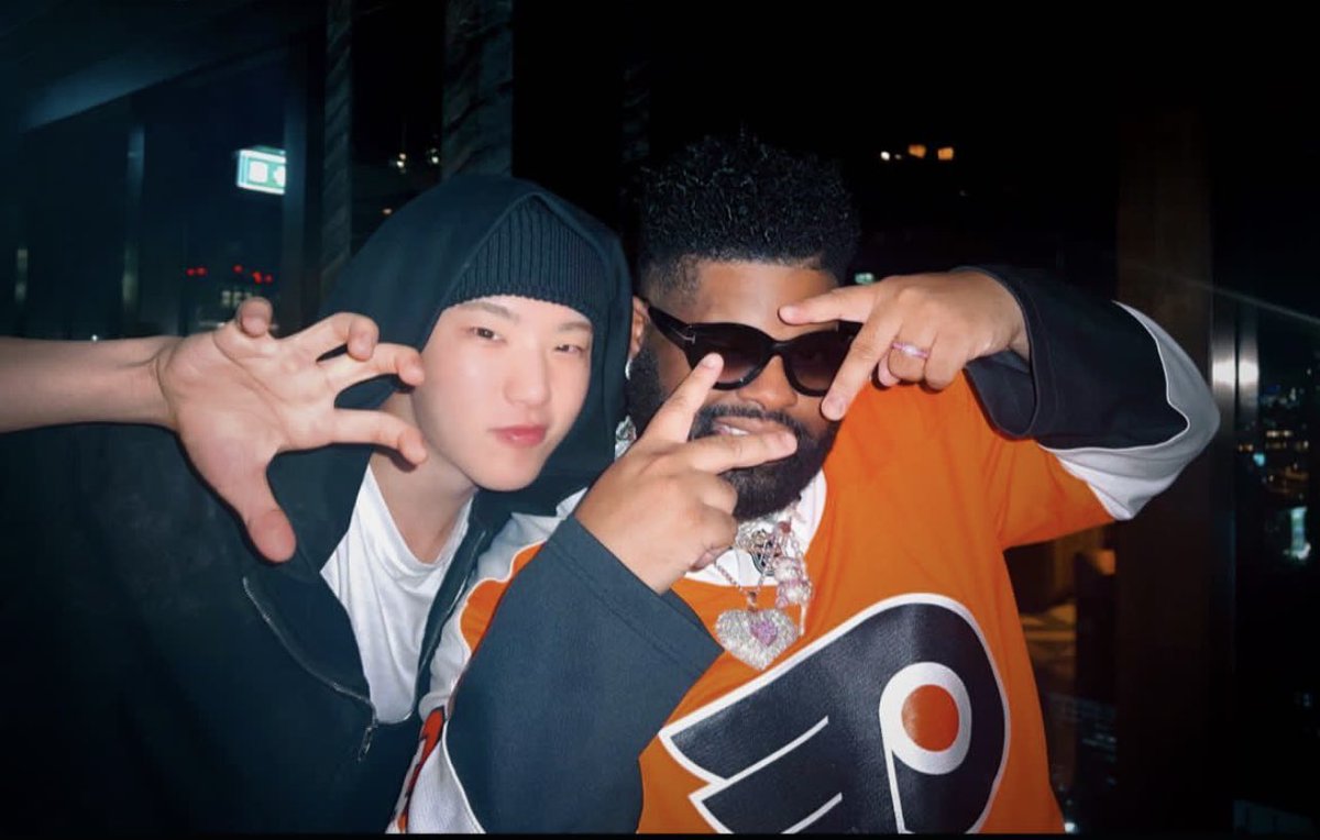 realpinksweats's tweet photo. KOREA IM HERE!! LAST SHOW TONIGHT OF MY ASIA TOUR!! LETS TURN UP!!! S/o to my boy HOSHI FOR SHOWING ME LOVE! 🙏🏾🧸💕 https://t.co/6UgIxHUxFx https://t.co/WKJj2sjSXT