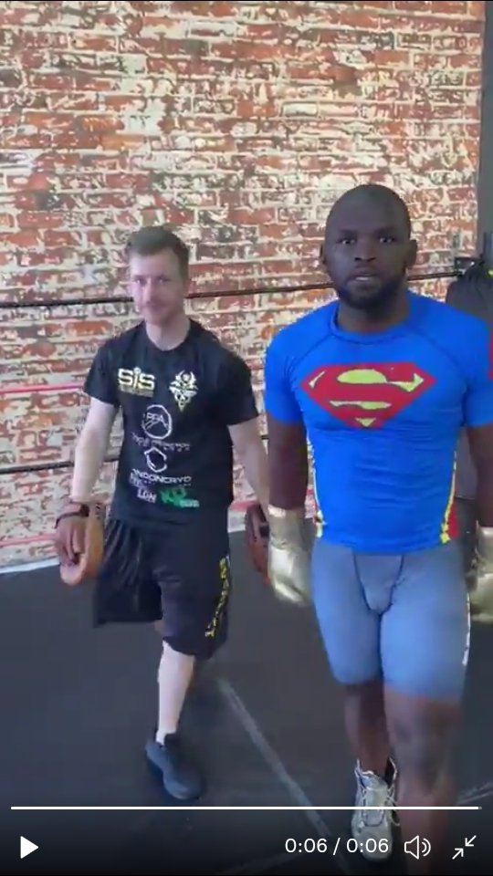 XolaniStan's tweet photo. @iamSivN The look 😑😐🤣 https://t.co/qwsLK1ZLmG
