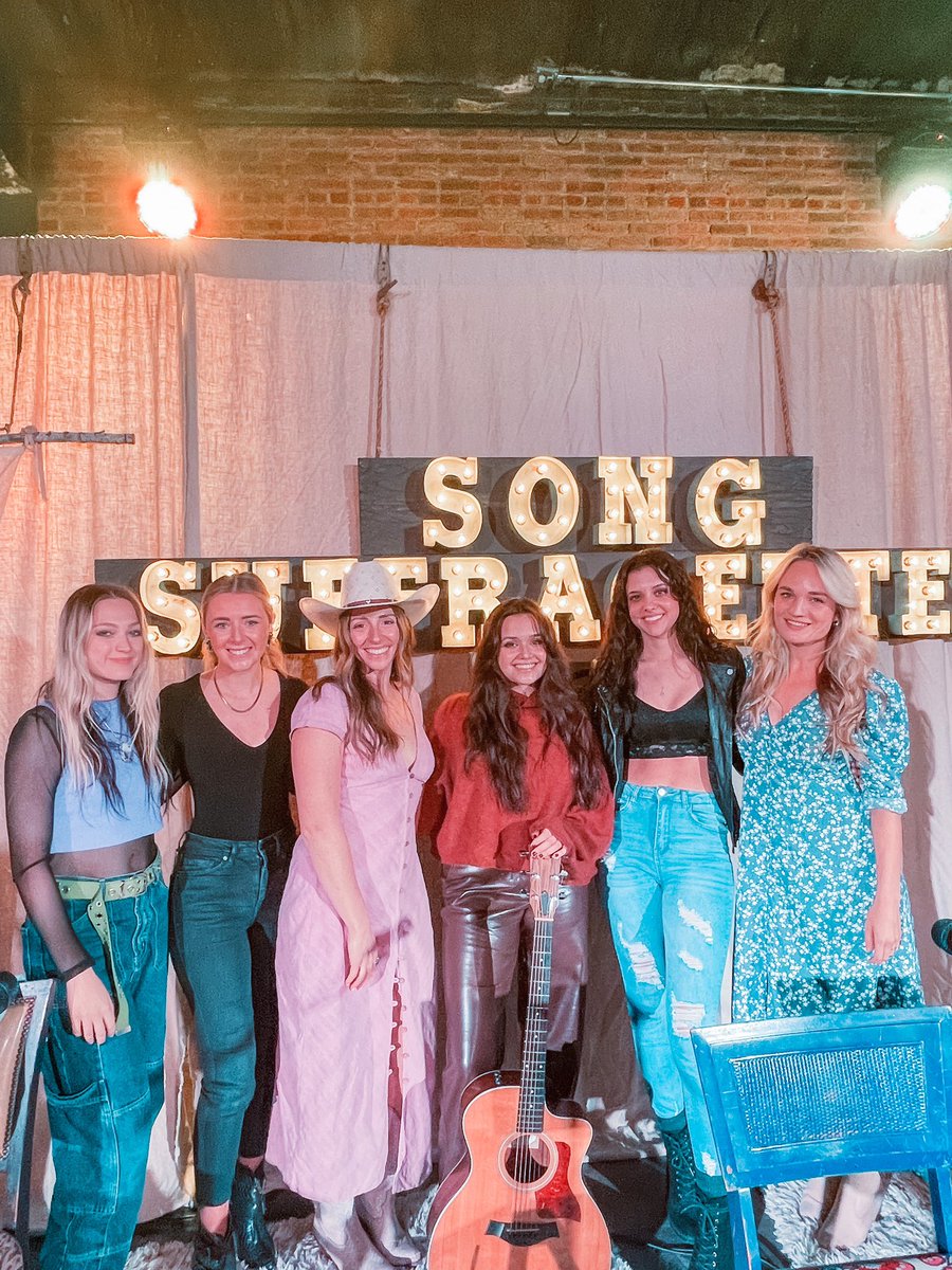 Back and better than ever! 💛 
If you missed tonight’s show, make sure to check out the live stream!

#letthegirlsplay