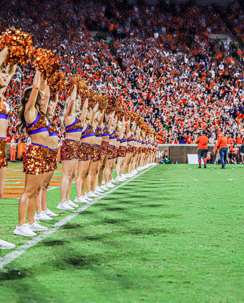 ErynLee8's tweet photo. @ClemsonTigers 🥰 love my @CURallyCats https://t.co/XIe0m0KLle
