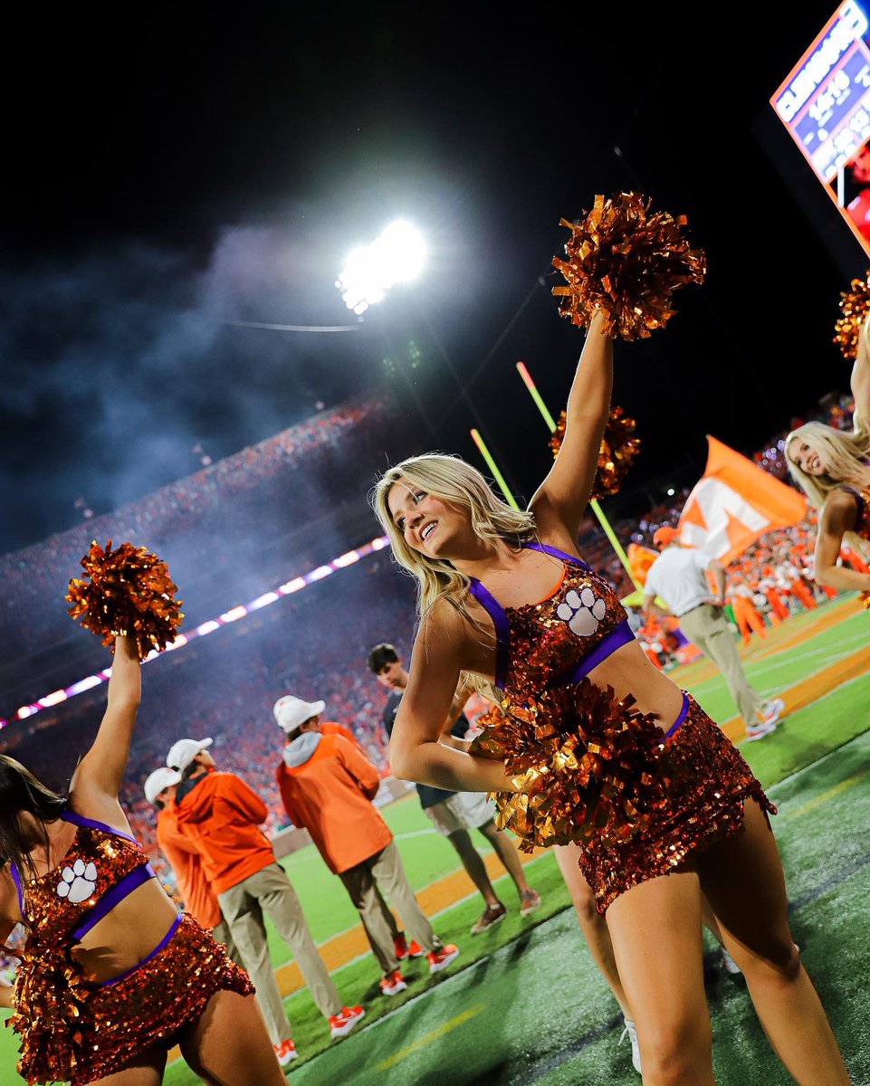 ErynLee8's tweet photo. @ClemsonTigers 🥰 love my @CURallyCats https://t.co/XIe0m0KLle