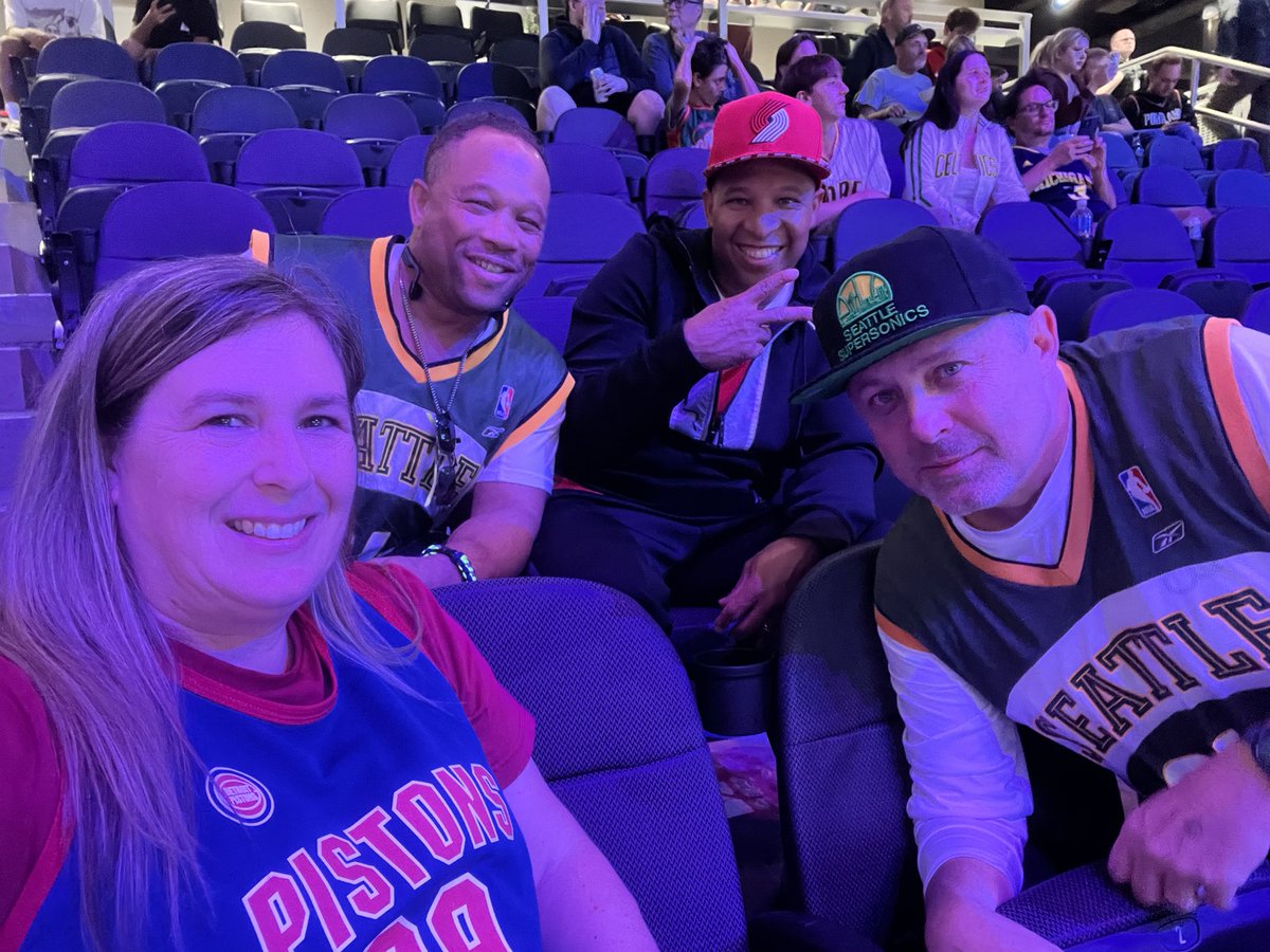 tambes4's tweet photo. #RainCityShowcase Let go Sonics!!!!! Wait #BringBackTheNBA to #Seattle https://t.co/mszbQf9EbY