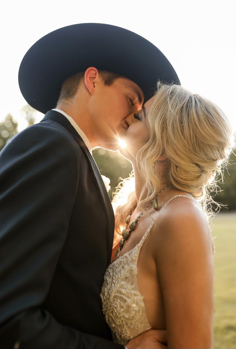 parkerLJ1's tweet photo. Done got me a WIFE😍💍 https://t.co/YjjVqo5gYR