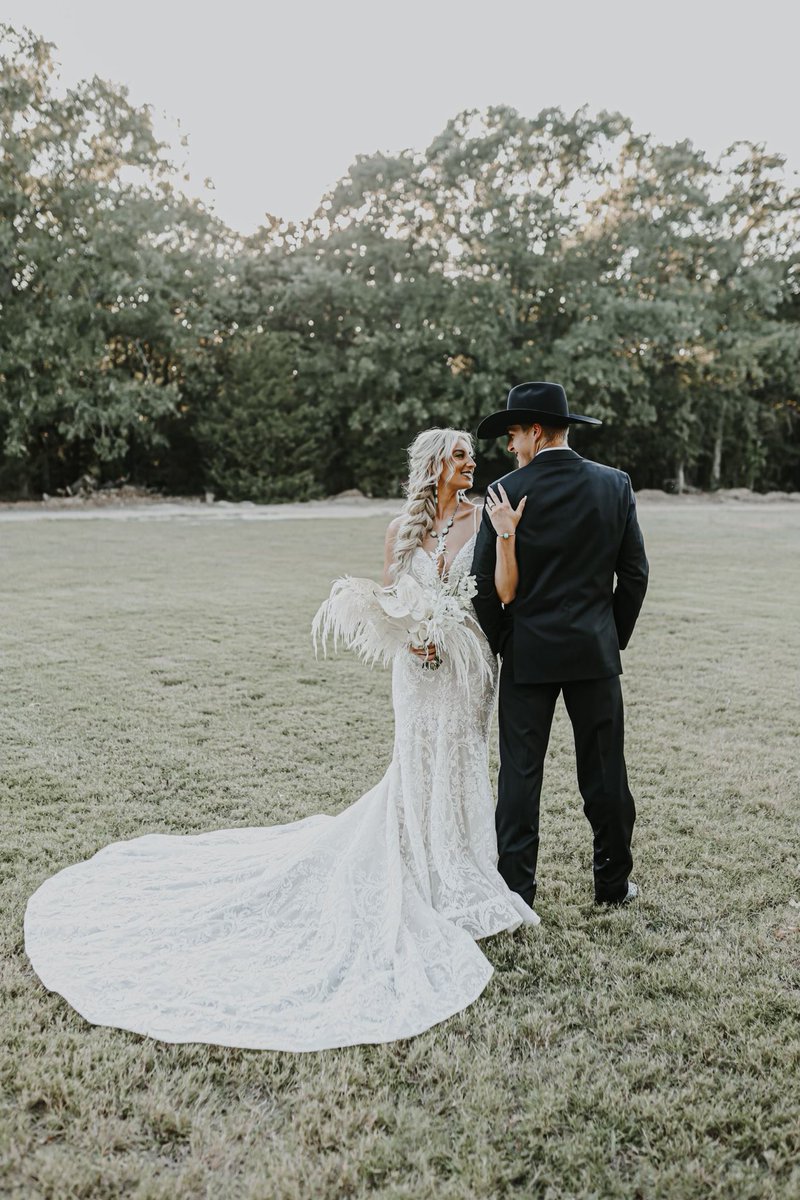 parkerLJ1's tweet photo. Done got me a WIFE😍💍 https://t.co/YjjVqo5gYR
