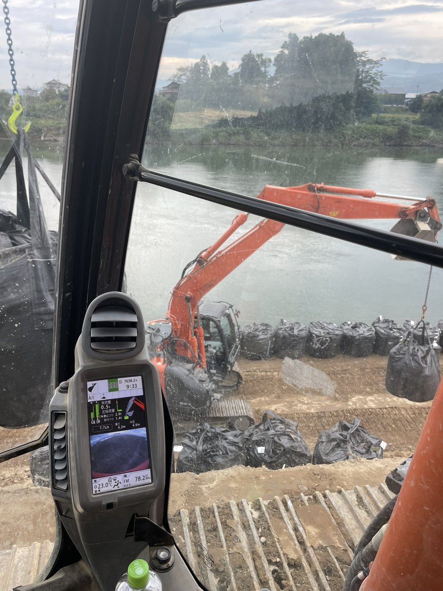 warawarayo_____'s tweet photo. 住友持ってかれた💦
今日からザクシスです✋

#日立建機
#ZX200 https://t.co/Kwo0vVt7zS