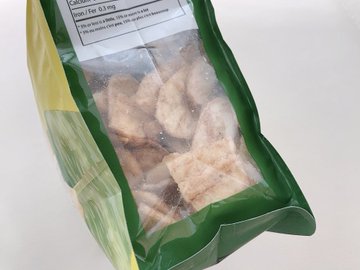 業務スーパー バナナチップス 星3つ ドライフルーツではない 甘くサクサクして軽い口当たりだけど油で揚げてるため脂質とカロリーは高い
