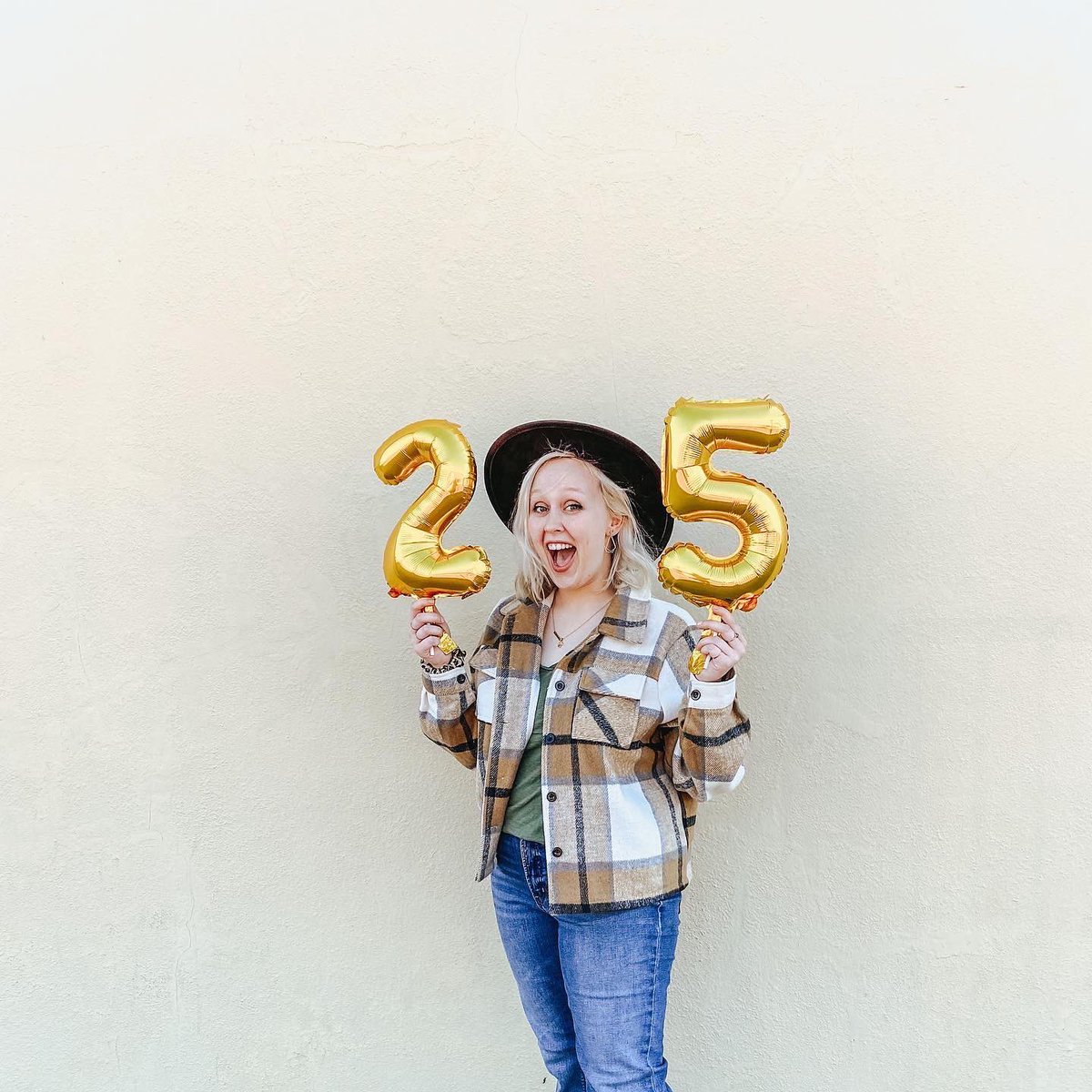 Hannah Marie | previously PlottingerTwist tweet media