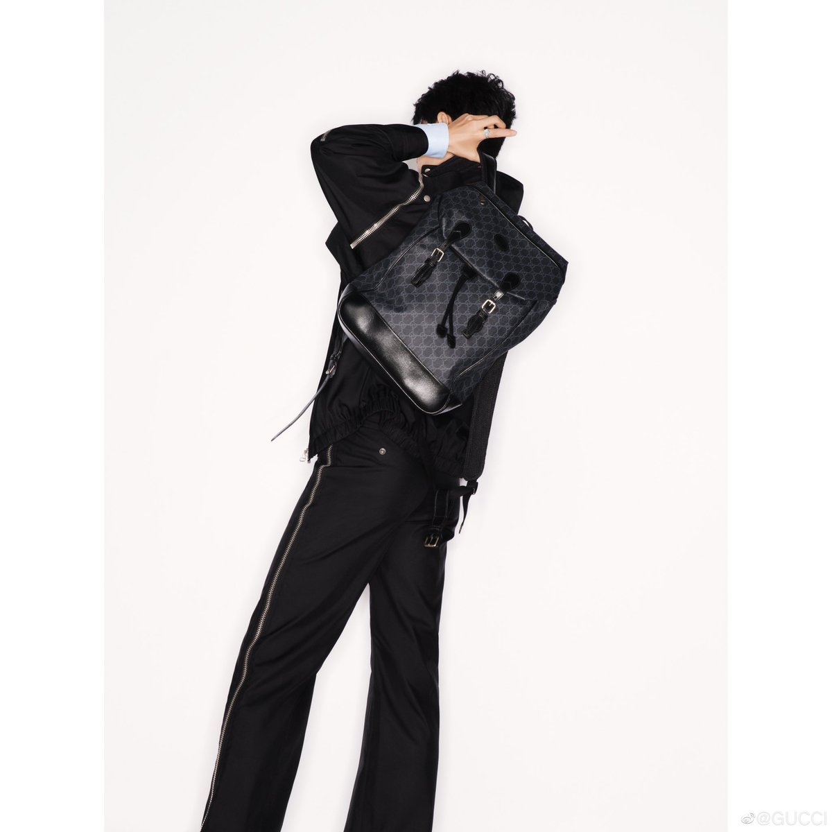 XiaoZhan_OFC's tweet photo. 【221004 Photo】  

#XiaoZhan1005NewsPort 
#XiaoZhan #肖战 #SeanXiao 

GUCCI Weibo updated:

Xiao Zhan goes on a self-exploration journey in Exquisite Gucci series black jacket with a studded Double G leather backpack. https://t.co/dmcPrWhcSS