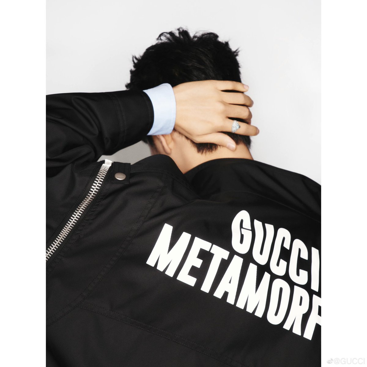 XiaoZhan_OFC's tweet photo. 【221004 Photo】  

#XiaoZhan1005NewsPort 
#XiaoZhan #肖战 #SeanXiao 

GUCCI Weibo updated:

Xiao Zhan goes on a self-exploration journey in Exquisite Gucci series black jacket with a studded Double G leather backpack. https://t.co/dmcPrWhcSS
