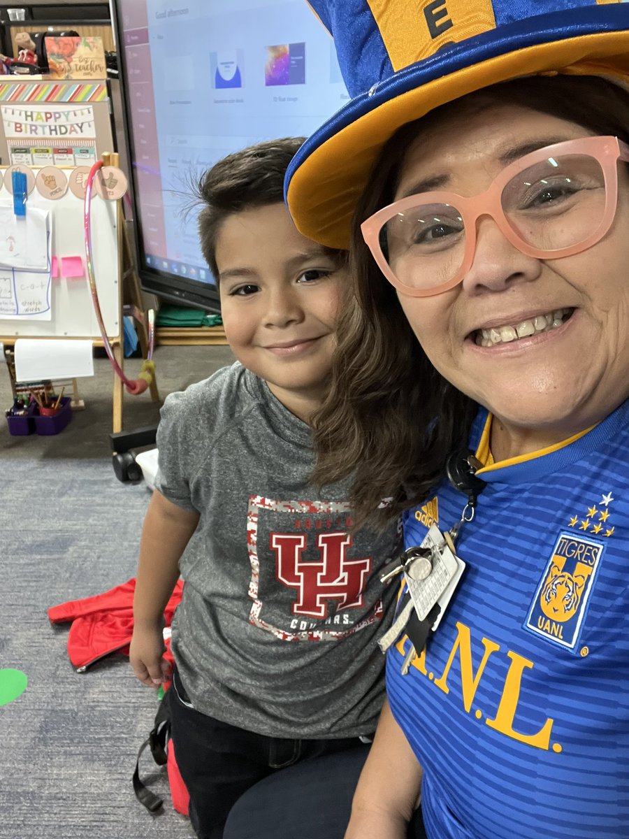 MissPatyQ's tweet photo. Gift of time ! Thanks @ReedLeadLearner ! College week @TigresOficial my university🤩 ! @ReedElementary #BringOuttheBest @MsMayra30 @CounselorsReed #ReedBuildMinds #exercise https://t.co/hpYQvQMFeq