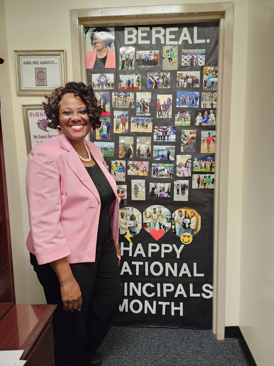 RidgeView_StuCo's tweet photo. Shoutout to our favorite Principal @DrBrendaMack who only knows how to #BEREAL!! Thank you for everything you do for @rvhs students and staff. Happy National Principals Month! 💜🤗 https://t.co/klL6ZgkM6C