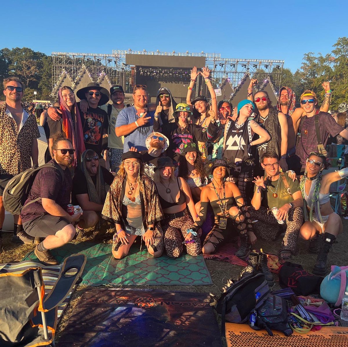 wednesdaywitchh's tweet image. love makes it all worthwhile 👐🏻