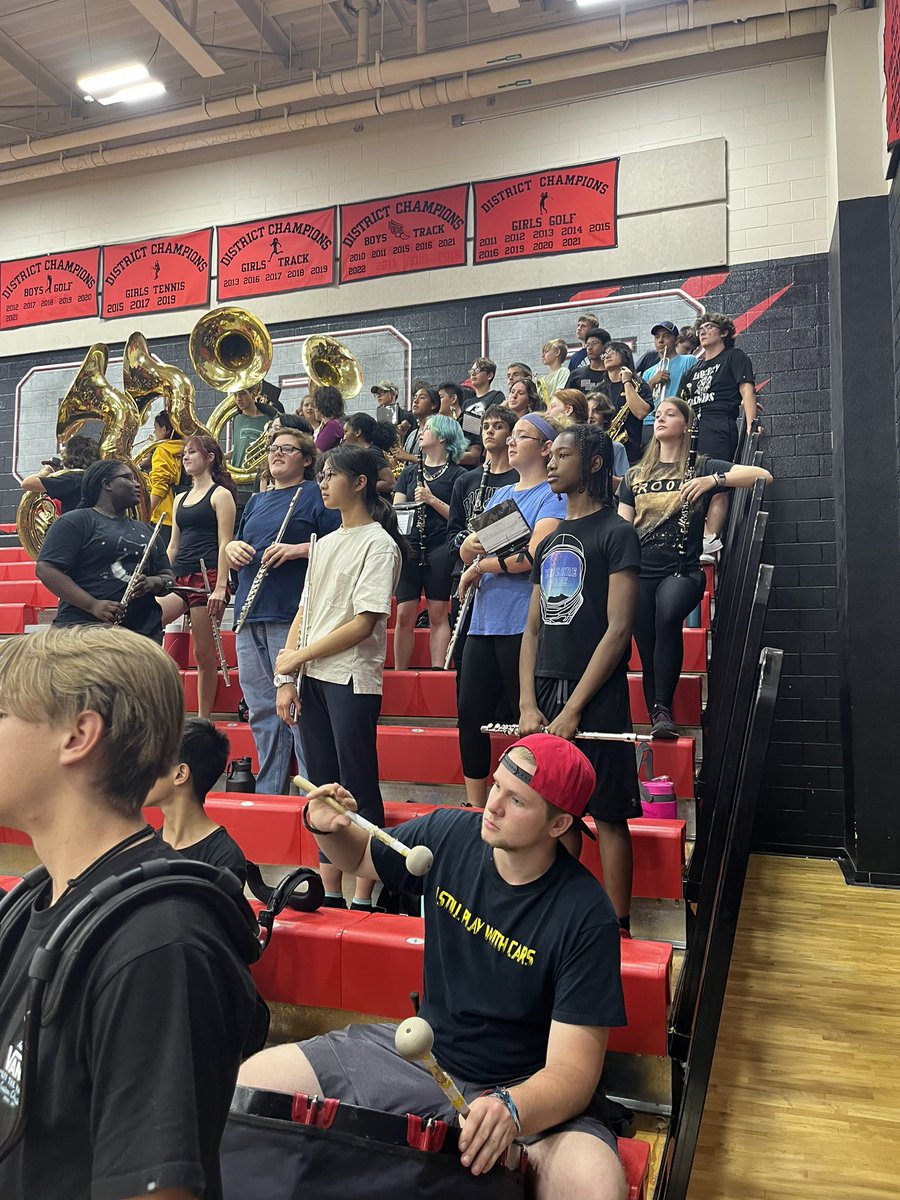 Libertyhsbands's tweet photo. When it rains, we stay inside and play for @LibertyGirlsVB and @LHSAthletics22 https://t.co/kplDjM4730