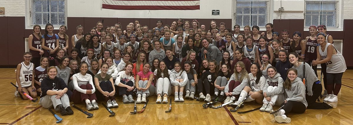 MrsLavelle's tweet image. The varsity #GCFH took a quick 🚌 trip down the block to host a 🏑 clinic for the @Garden_City_MS teams. The ☔️ kept us inside but we still managed to learn a ton &amp;amp; have some fun! #HEYRED