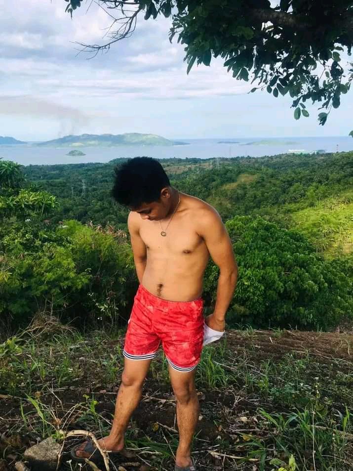 TherapistIvan's tweet photo. Good morning my dear client, I am your bagets legit massage therapist 21 yrs old and 5'7 height, proudly probenayanong bagets from concepcion iloilo, are you stress? Why don't you try my warm and relaxing hands☺️✋ just pm me for more info thank you 😘😘

#iloilobagetsmassuer https://t.co/xzVQGLrVEk