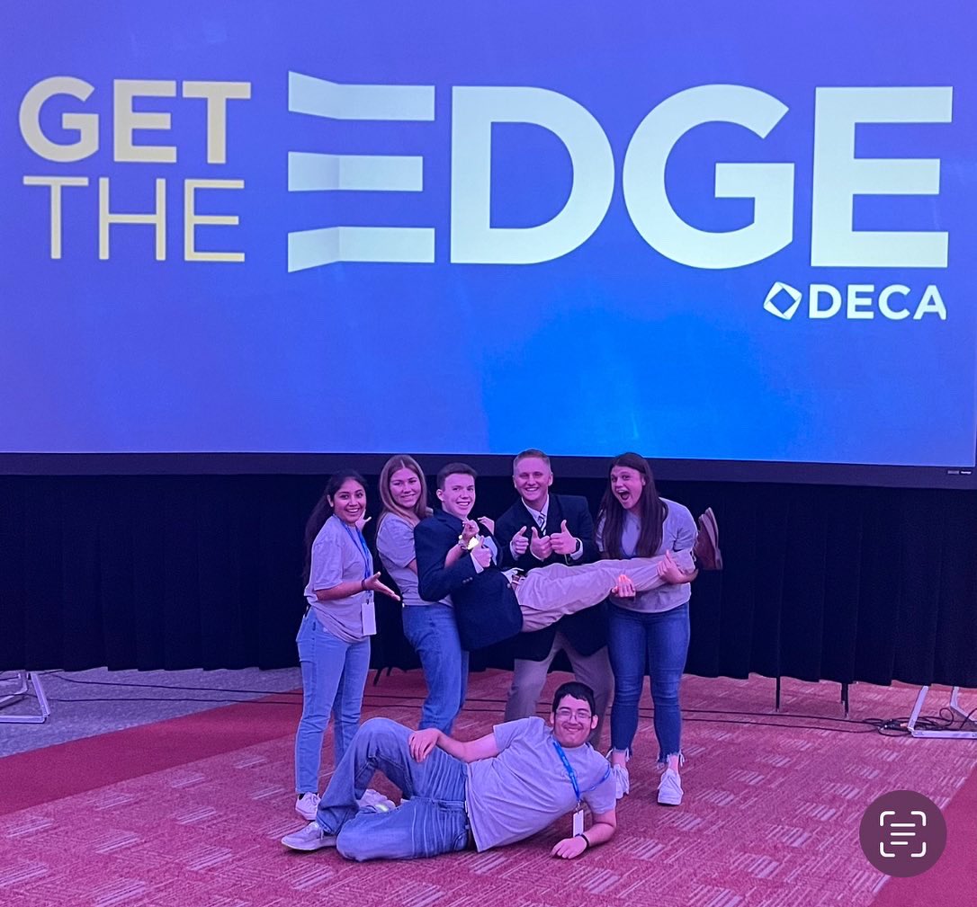 ScottTechDECA's tweet image. Making memories and starting the year off right at DECA Fall Leadership Conference! #modeca