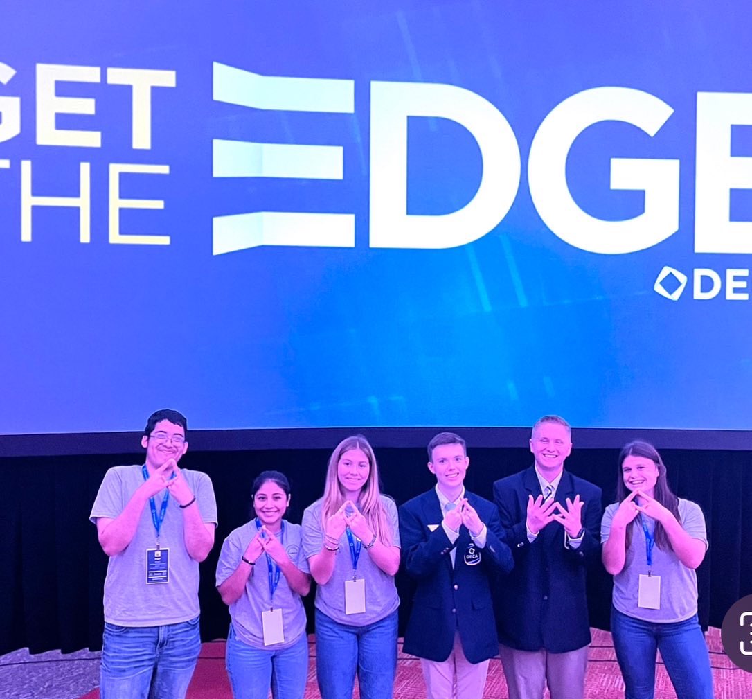 ScottTechDECA's tweet image. Making memories and starting the year off right at DECA Fall Leadership Conference! #modeca