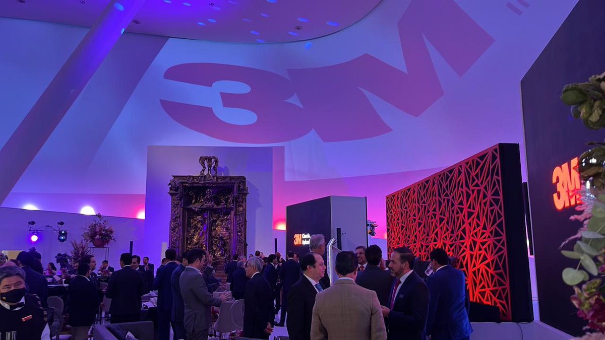 KdmOficial's tweet photo. KDM se encuentra presente y celebrando los 75 años de trayectoria de 3M. Gracias a Fernanda Guarro, Directora General de 3M México y a Mike Roman, Presidente y CEO de 3M.
#3M #3MMexico #3MLATAM #KDMFS https://t.co/FdHVxLVz3q