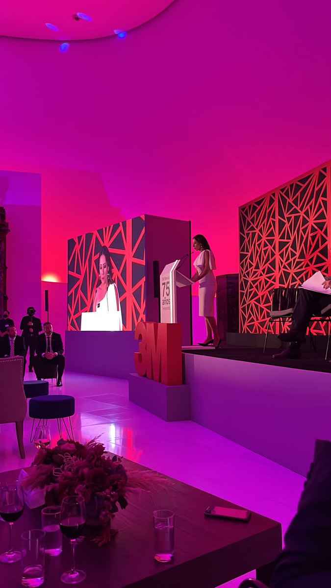 KdmOficial's tweet photo. KDM se encuentra presente y celebrando los 75 años de trayectoria de 3M. Gracias a Fernanda Guarro, Directora General de 3M México y a Mike Roman, Presidente y CEO de 3M.
#3M #3MMexico #3MLATAM #KDMFS https://t.co/FdHVxLVz3q