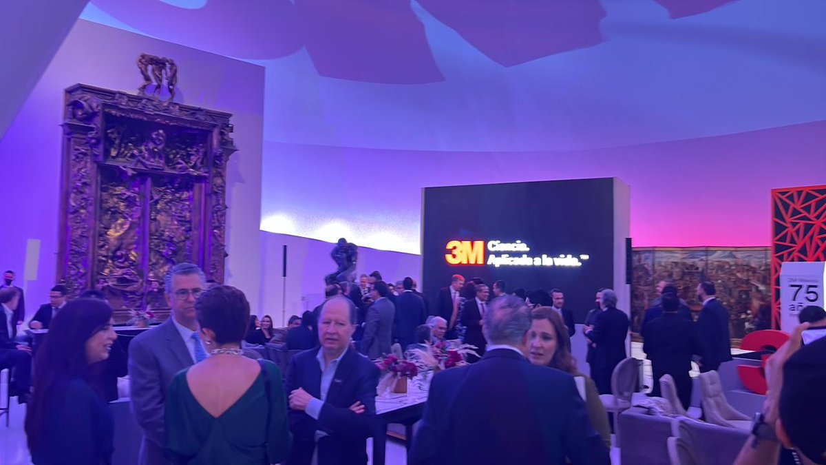 KdmOficial's tweet photo. KDM se encuentra presente y celebrando los 75 años de trayectoria de 3M. Gracias a Fernanda Guarro, Directora General de 3M México y a Mike Roman, Presidente y CEO de 3M.
#3M #3MMexico #3MLATAM #KDMFS https://t.co/FdHVxLVz3q