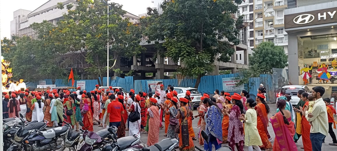 पूज्य संत श्री आशारामजी बापू साधक परिवार द्वारा पिंपले सौदागर,पुणे में रविवार को भव्य हरिनाम संकीर्तन यात्रा का आयोजन हुआ, उसमें हजारों भक्तों ने सहभाग लिया और भगवन्नाम संकीर्तन से वातावरण को पवित्र किया।

#SantShriAsharamjiAshram #SantShriAsharamjiBapu #Pune #SankirtanYatra