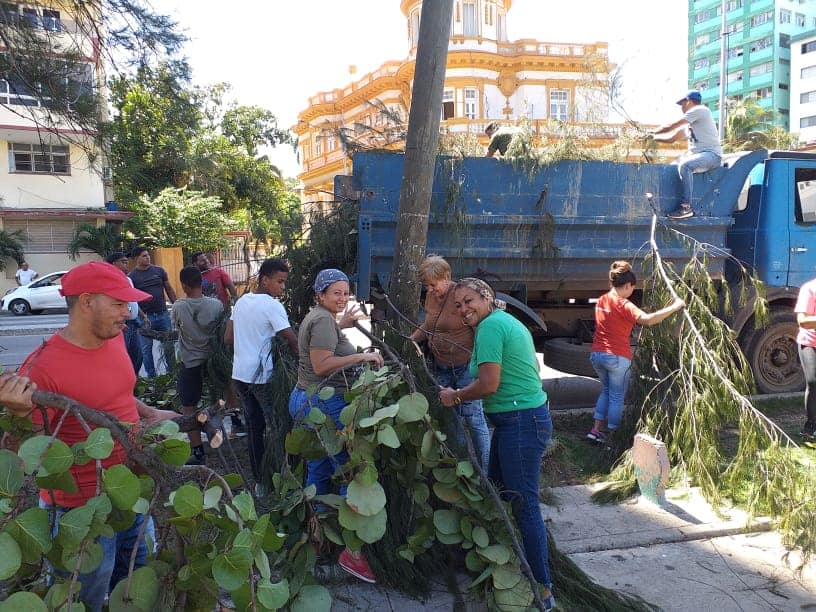 ¡Cederistas en acción! #Cuba #CDRCuba #SoyCederista #SomosDelBarrio #FuerzaCuba