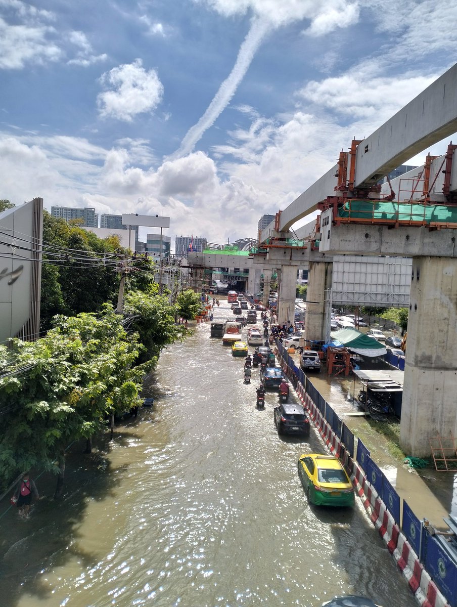 rewgiw1's tweet photo. 9.45 แม็คโคร ทั้ง2ฝั่ง
#แจ้งวัฒนะ https://t.co/UEimxehpJB