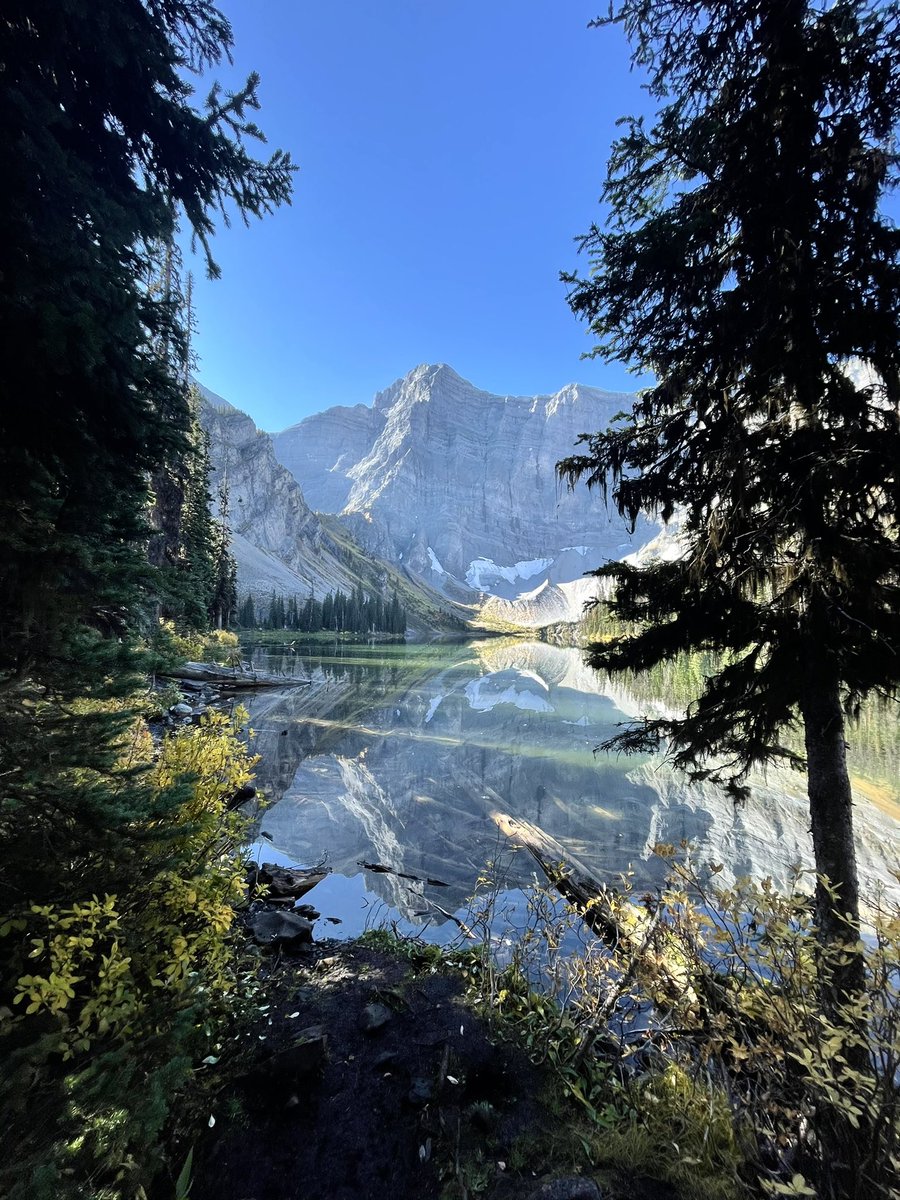 Happiest in the Mountains😍 I enjoyed a beautiful Sunday at Rawson Lake, AB