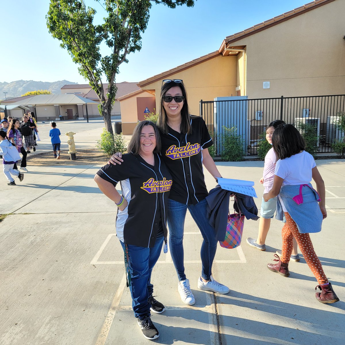 SweetScholars's tweet image. Great minds think alike! Success starts here... #CollegeKickOff #FalconGear #FalconsUnitedInExcellence @PhamilyByChance @FalconsAvalon